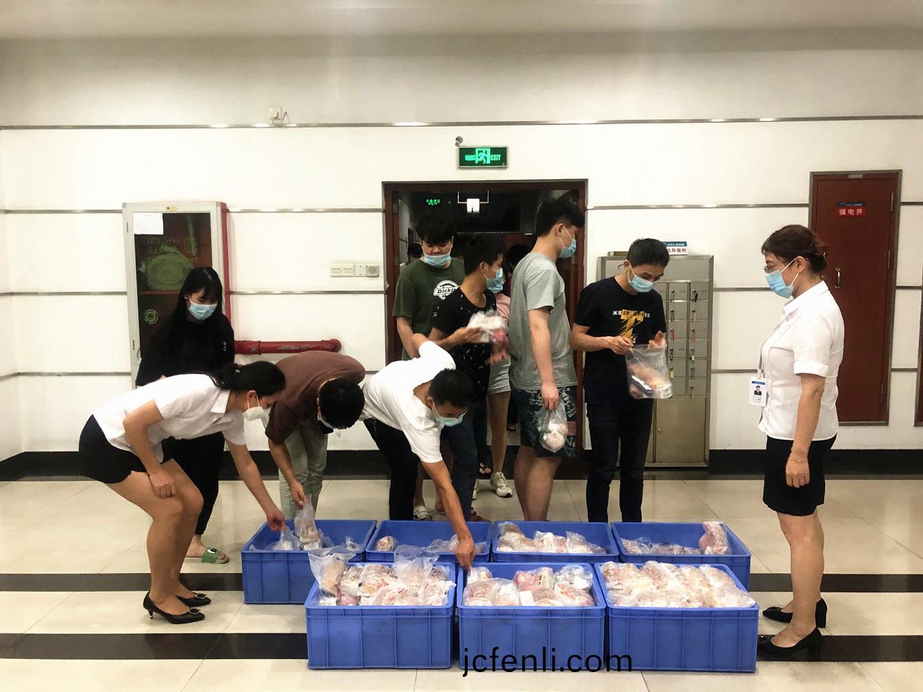 暖人心，鼓干劲 - 公司工会(hui)慰问一线加班员工